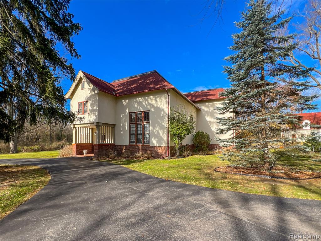 5044 Charing Cross Road Bloomfield Hills, MI 48304 - Photo 6 of 27