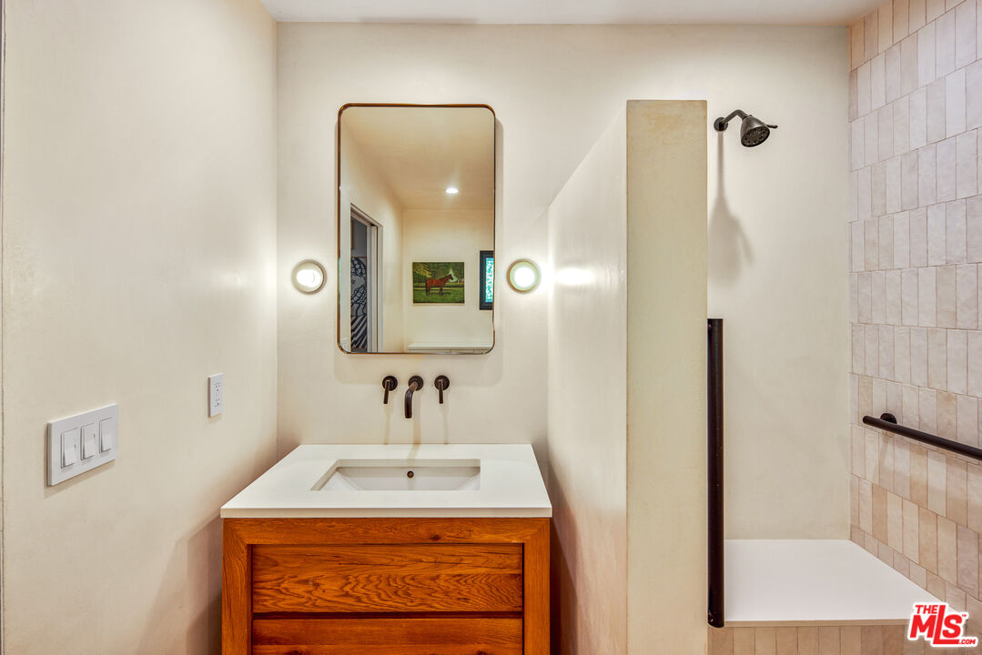 29500 Heathercliff Road, Unit 225 Malibu, CA 90265 - Photo 16 of 33