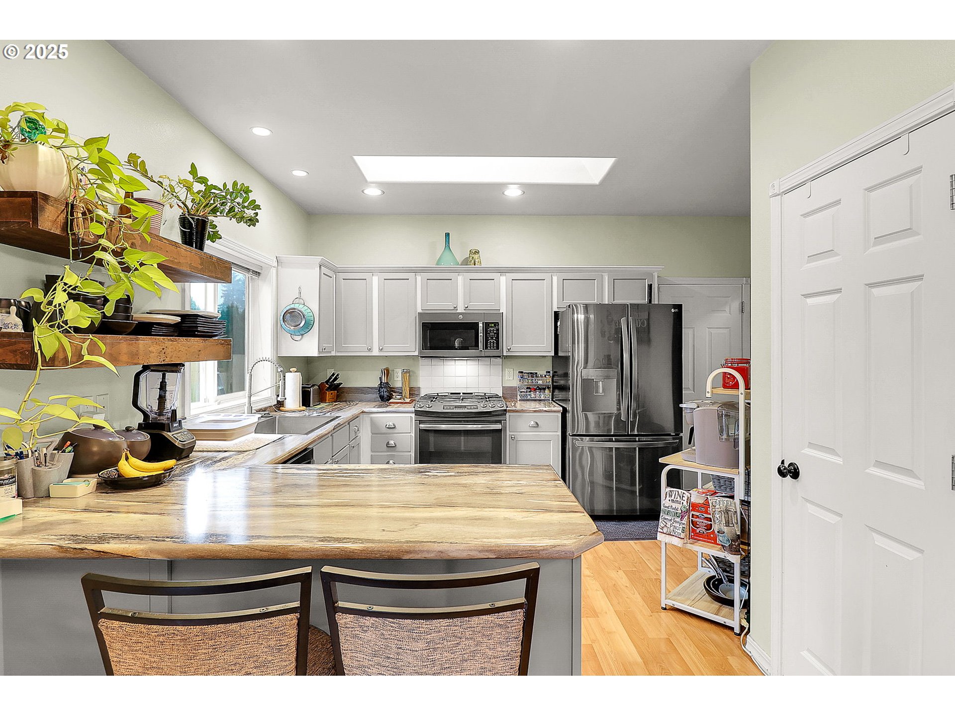 4677 Calumet Way Eugene, OR 97404 - Photo 8 of 47