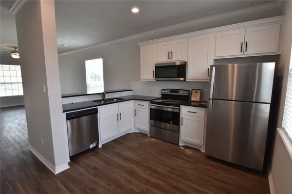 $2,100 | 7005 Canter Court, College Station, TX 77845