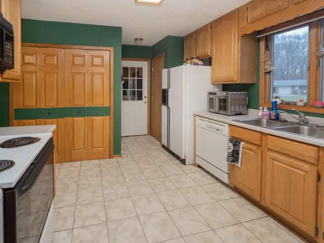 $304,900 | 1009 Sherwood Forrest Trail, Sturgis, MI 49091