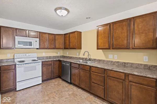 $230,000 | 6520 Emerald Ridge Court, Indianapolis, IN 46221