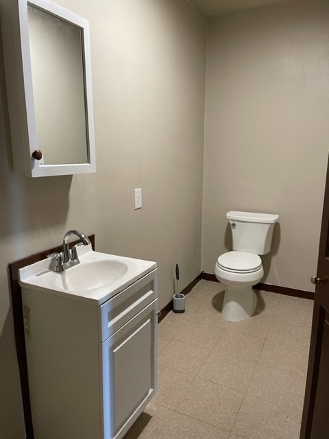 7145 Moline Street, Unit B Houston, TX 77087 - Photo 7 of 8 a bathroom with a sink toilet and a mirror
