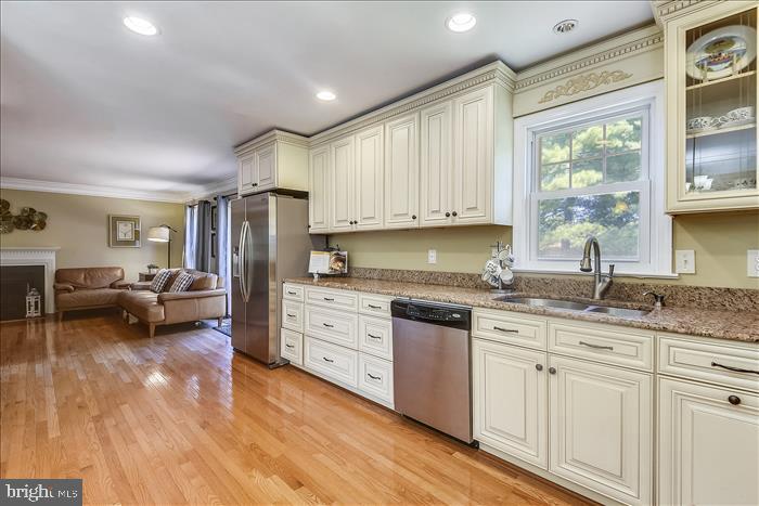 13805 Ranch Place North Potomac, MD 20878 - Photo 13 of 33 Designer's touch kitchen.