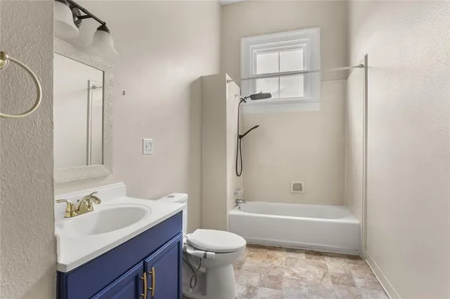 $2,200 | 4149 Canal Street, Unit C, New Orleans, LA 70119