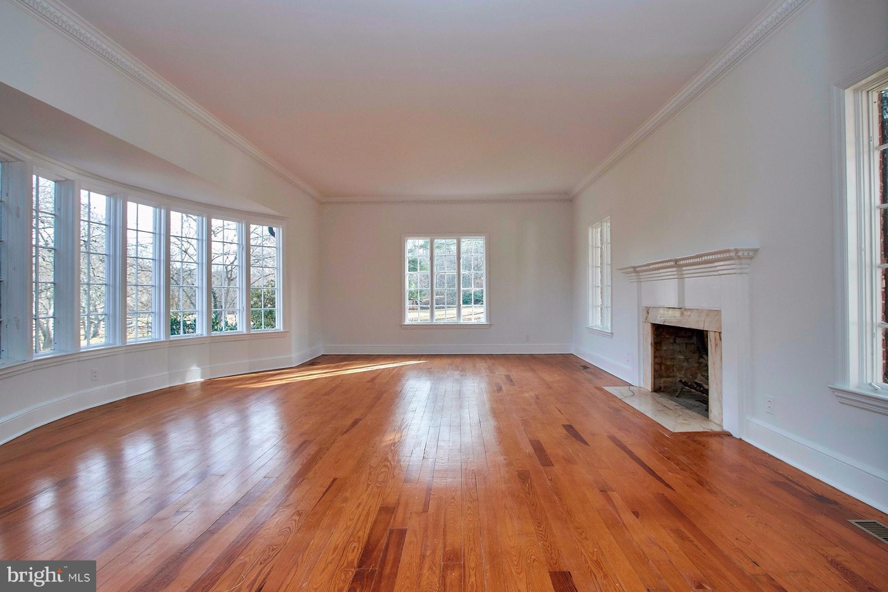 39385 Lime Kiln Road Leesburg, VA 20175 - Photo 5 of 30 Living Room