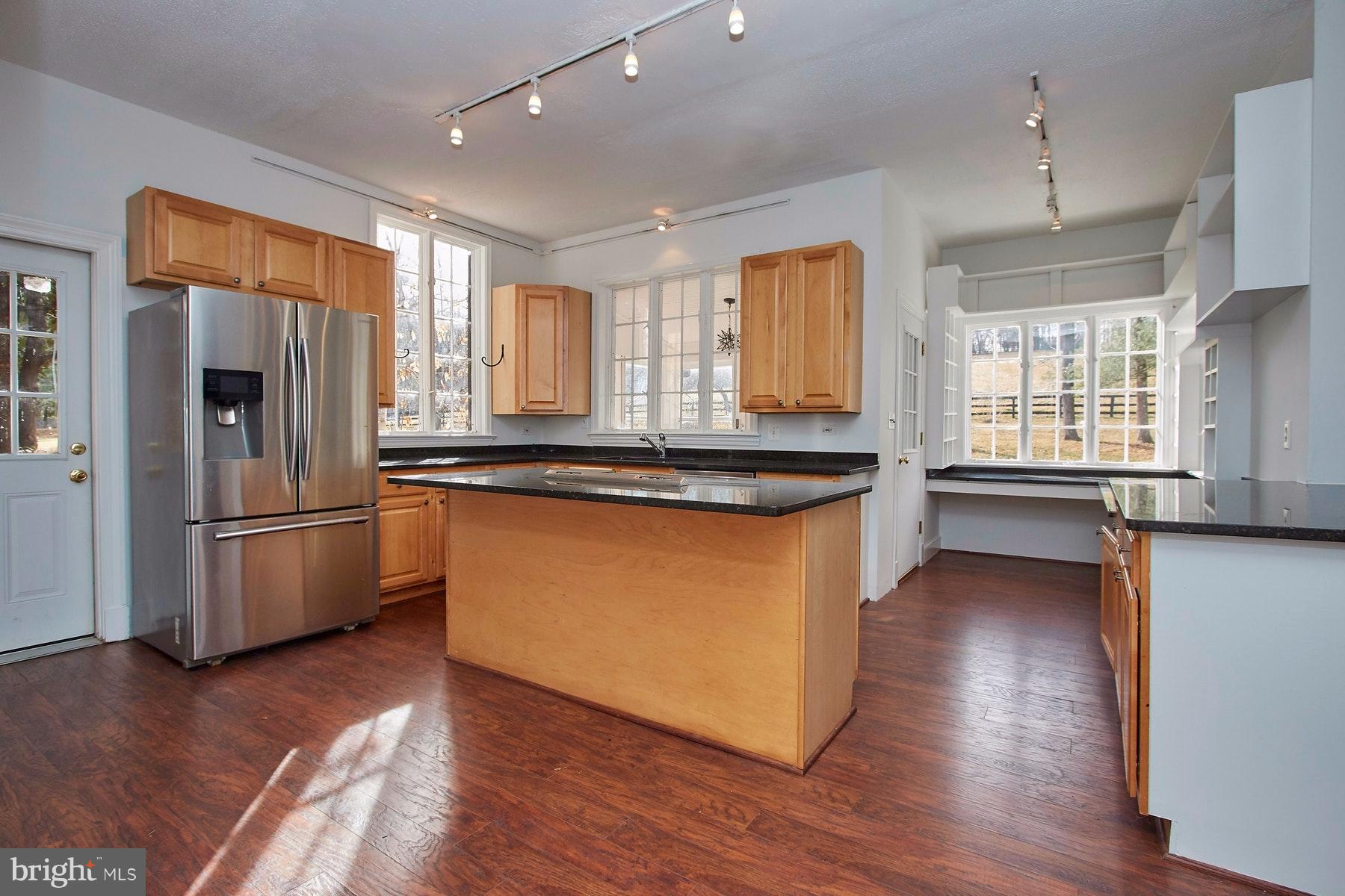 39385 Lime Kiln Road Leesburg, VA 20175 - Photo 7 of 30 Kitchen