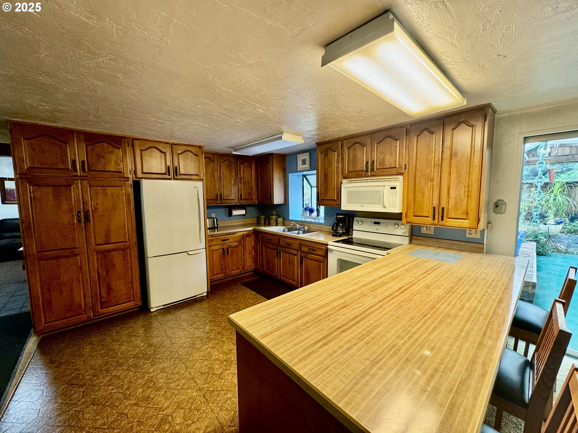 4990 Mitchell Loop Road Florence, OR 97439 - Photo 11 of 37