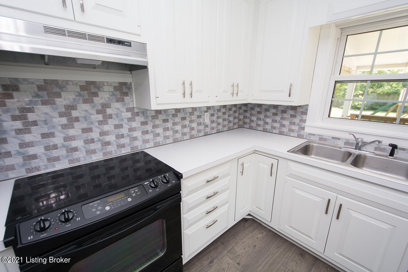 217 Woodcleft Road Louisville, KY 40222 - Photo 14 of 65 Kitchen