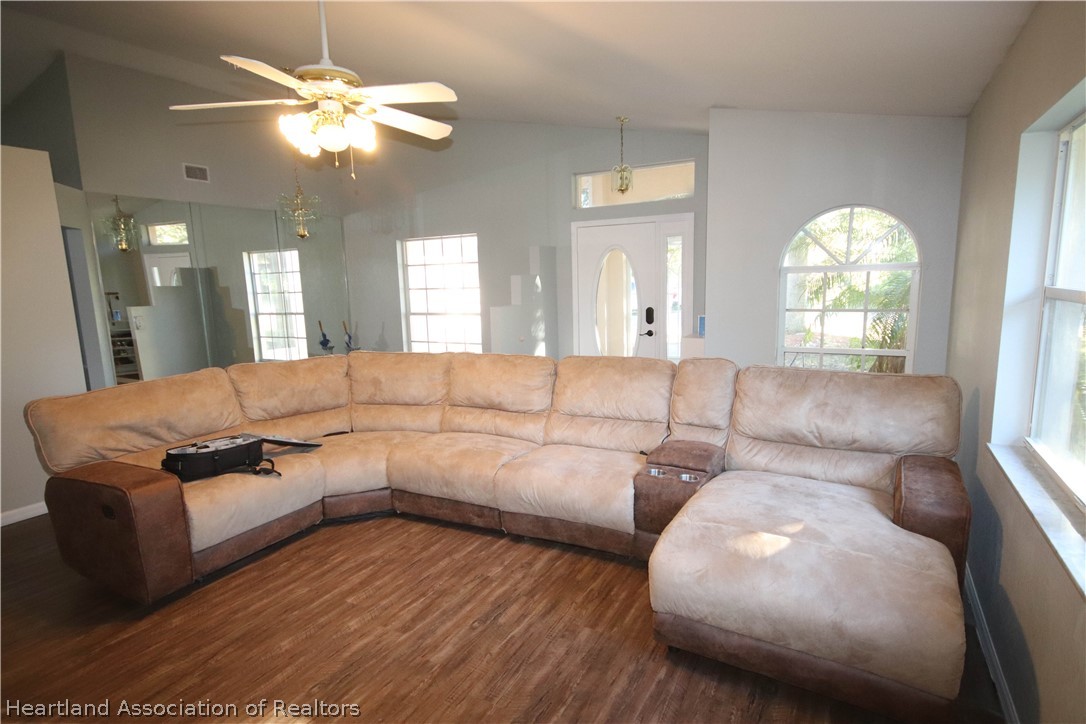 106 Mango Road Northeast Lake Placid, FL 33852 - Photo 4 of 36 Gallery Image 4