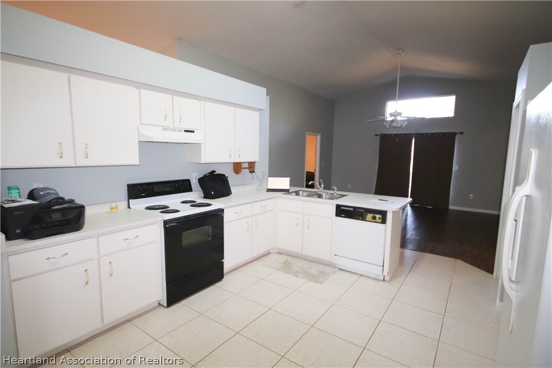 106 Mango Road Northeast Lake Placid, FL 33852 - Photo 5 of 36 Gallery Image 5