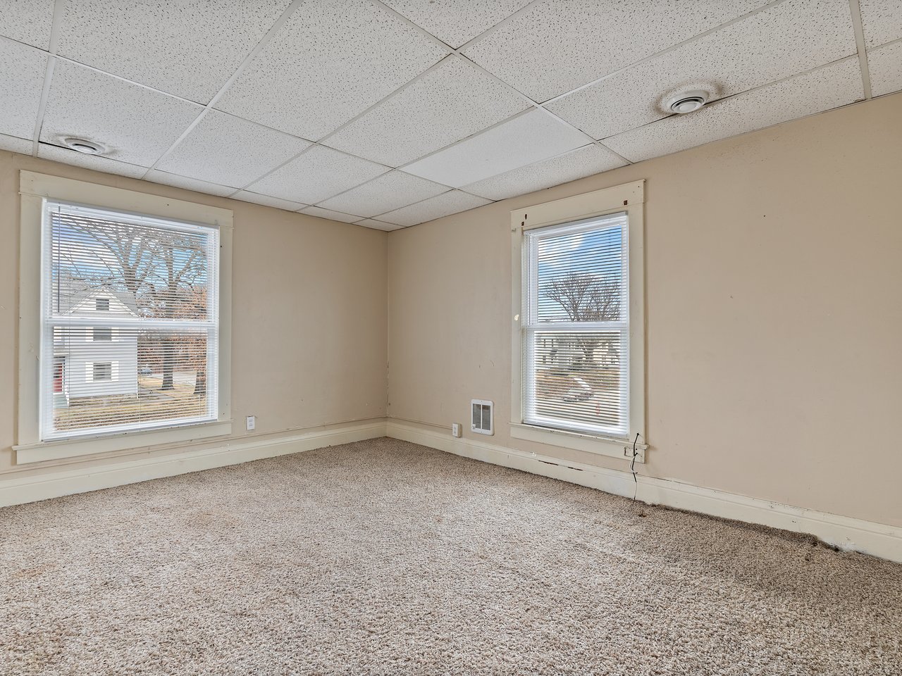 1546 12th Avenue Moline, IL 61265 - Photo 23 of 32 an empty room with windows