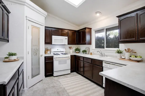 $380,000 | 2762 Citrine Avenue, Redding, CA 96001
