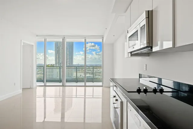$429,000 | 92 Southwest 3rd Street, Unit 1807, Miami, FL 33130