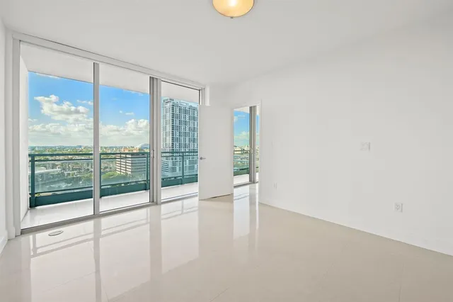 $429,000 | 92 Southwest 3rd Street, Unit 1807, Miami, FL 33130