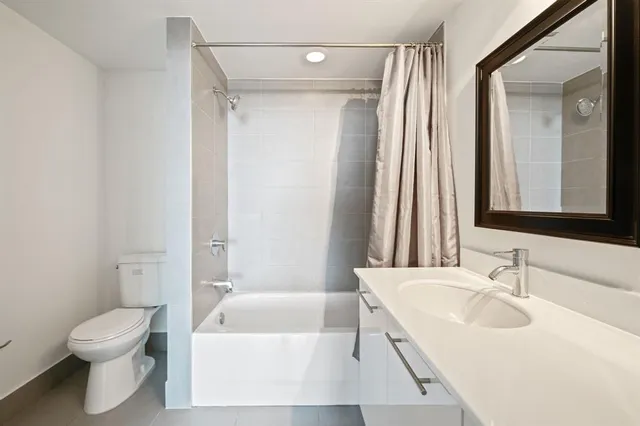 $429,000 | 92 Southwest 3rd Street, Unit 1807, Miami, FL 33130