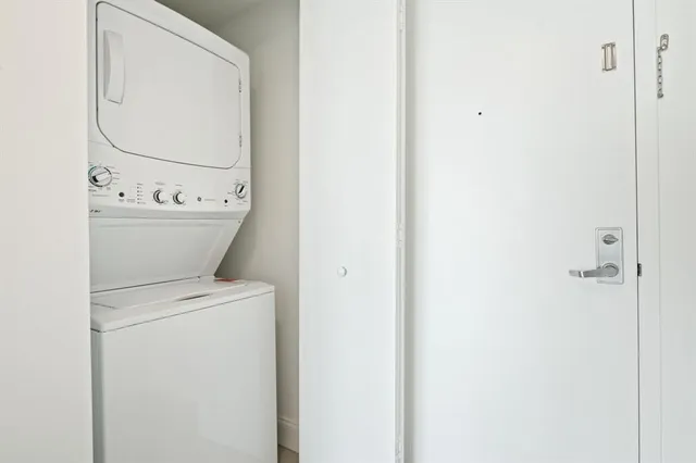 $429,000 | 92 Southwest 3rd Street, Unit 1807, Miami, FL 33130