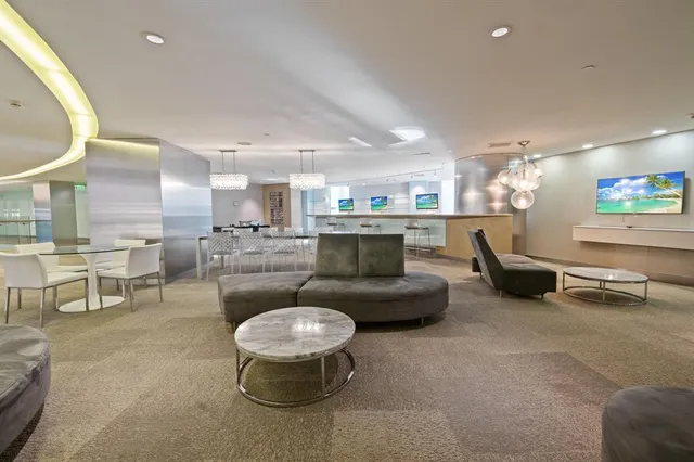 $429,000 | 92 Southwest 3rd Street, Unit 1807, Miami, FL 33130