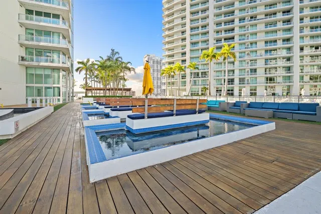 $429,000 | 92 Southwest 3rd Street, Unit 1807, Miami, FL 33130