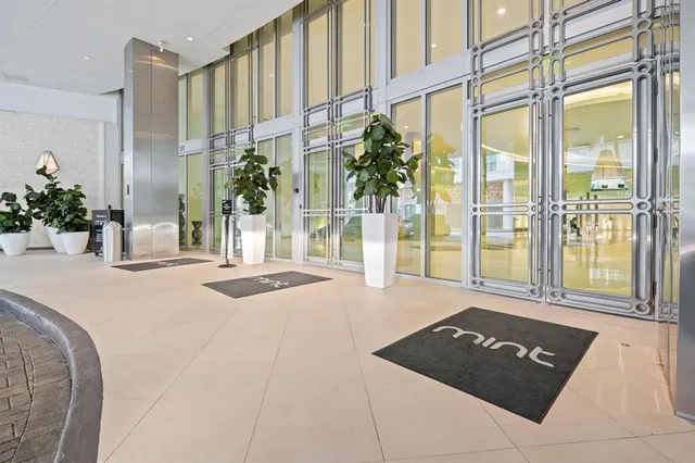 $429,000 | 92 Southwest 3rd Street, Unit 1807, Miami, FL 33130