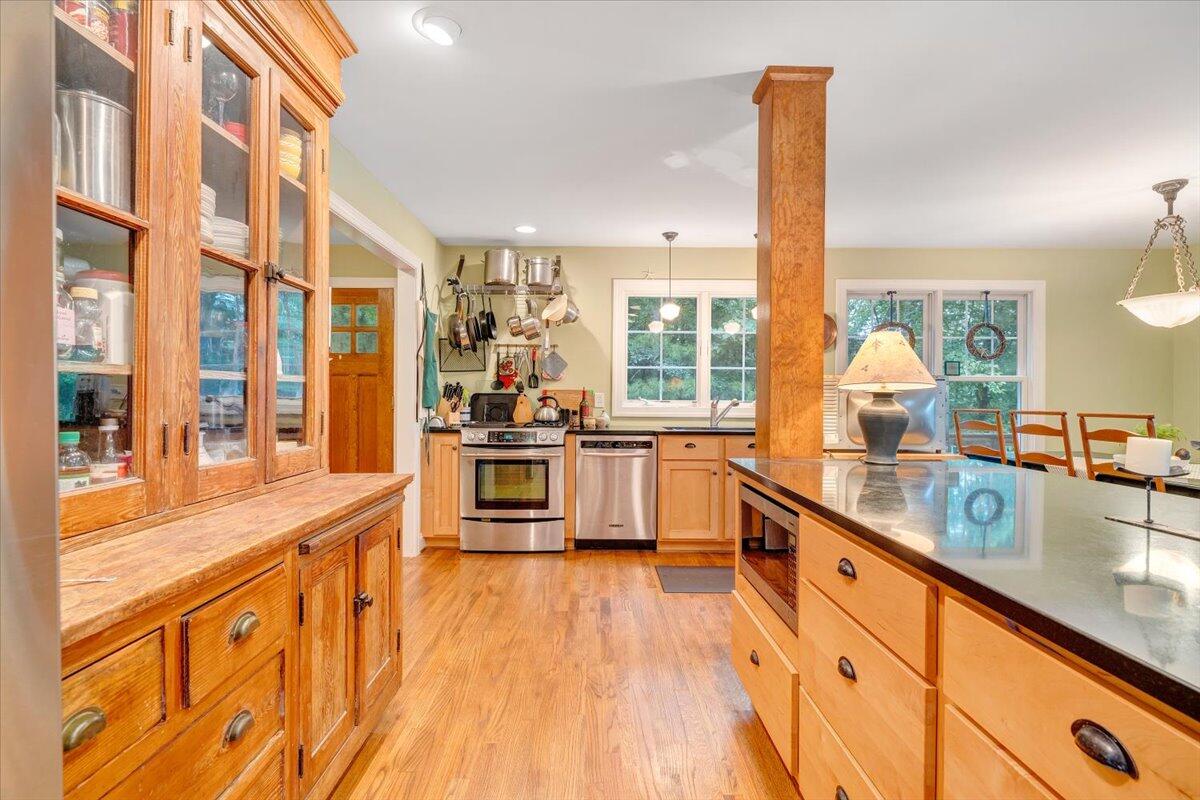 932 Clear Pointe Run Lynch Station, VA 24571 - Photo 26 of 154 Kitchen