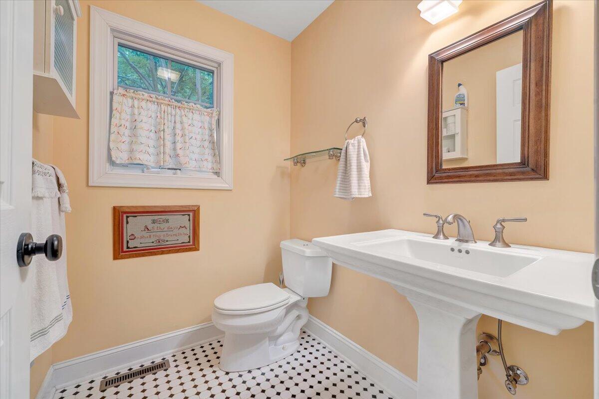 932 Clear Pointe Run Lynch Station, VA 24571 - Photo 29 of 154 Bathroom