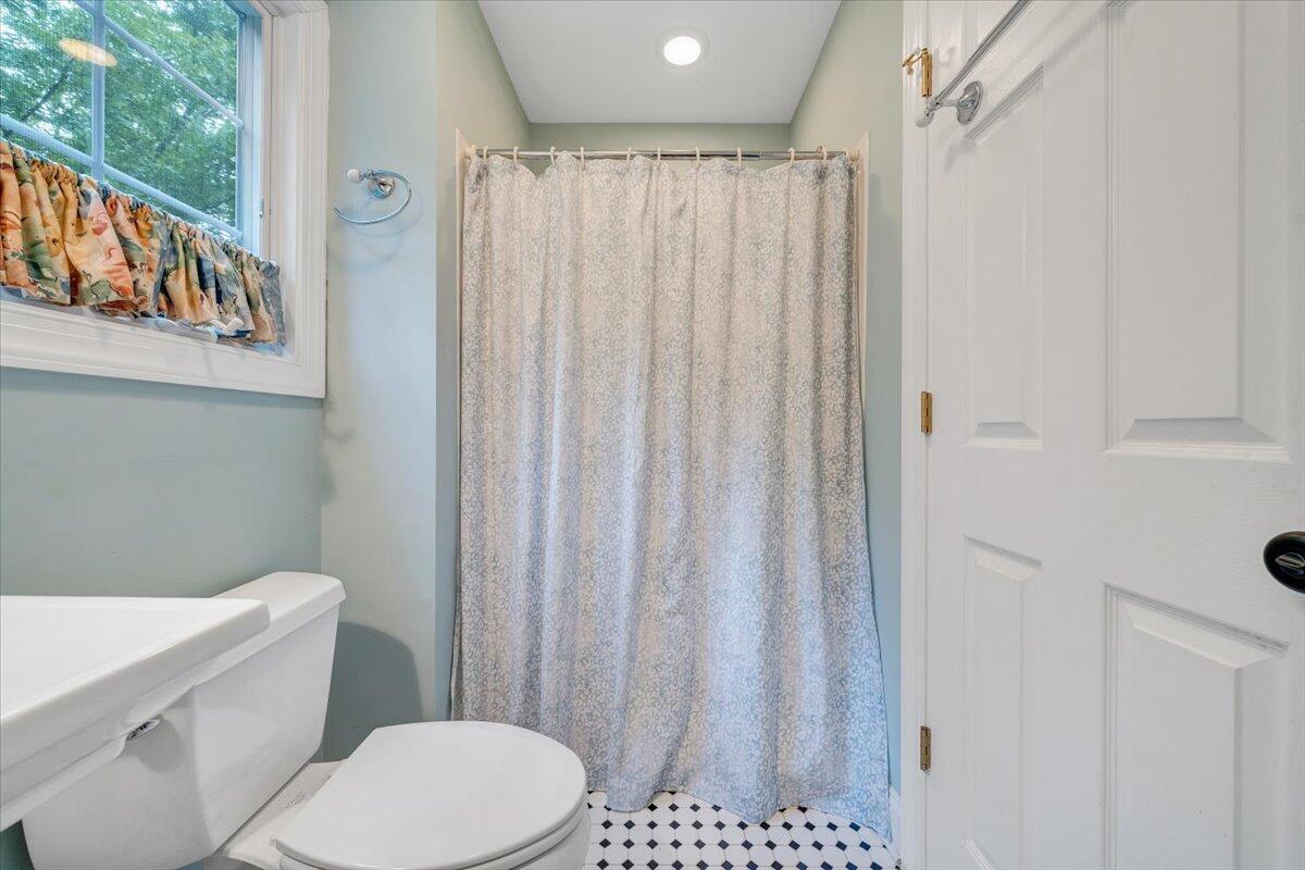 932 Clear Pointe Run Lynch Station, VA 24571 - Photo 44 of 154 Bathroom