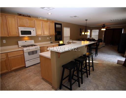 628 Monument Point Street Henderson, NV 89002 - Photo 4 of 25 Kitchen.