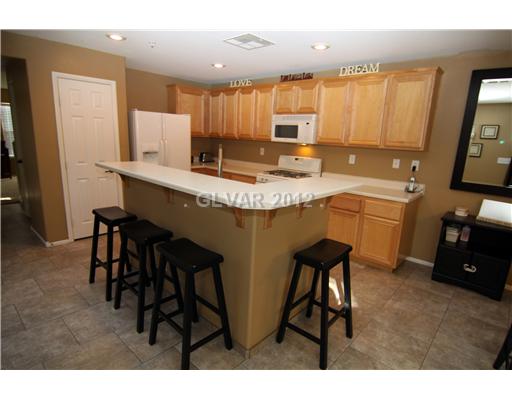 628 Monument Point Street Henderson, NV 89002 - Photo 6 of 25 Kitchen.