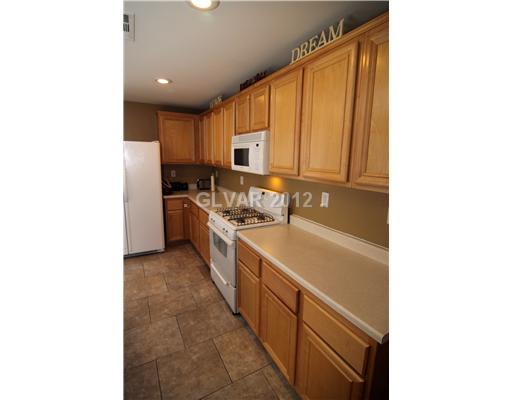 628 Monument Point Street Henderson, NV 89002 - Photo 8 of 25 Kitchen.