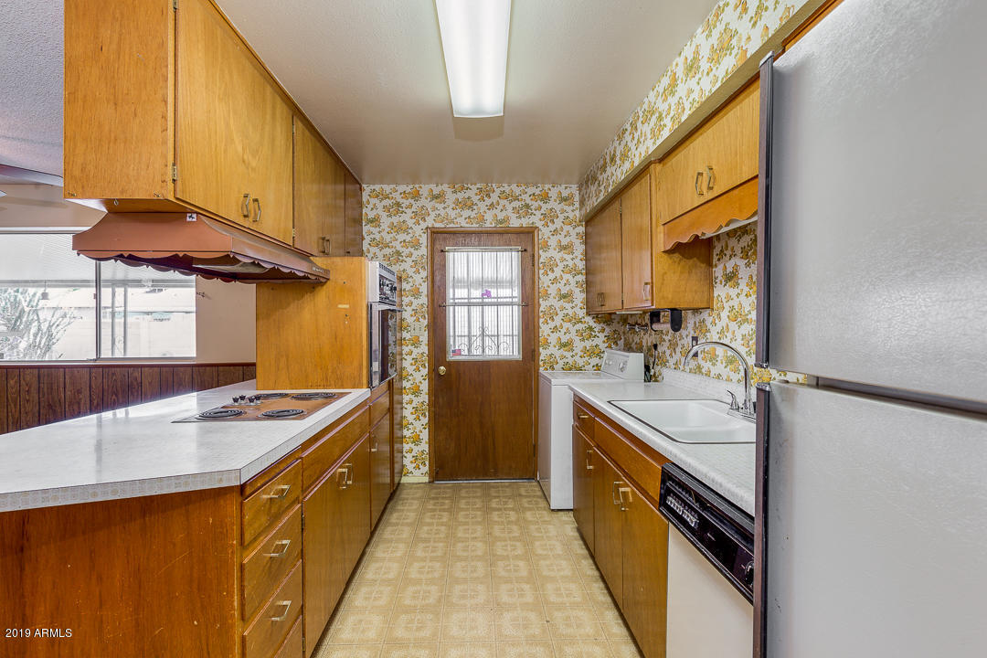 2602 West Charter Oak Road Phoenix, AZ 85029 - Photo 3 of 20 12-Charter