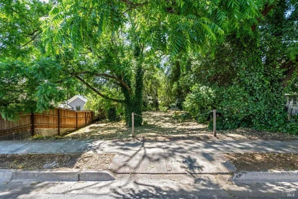 $1,200,000 | 413 Fitch Street, Healdsburg, CA 95448