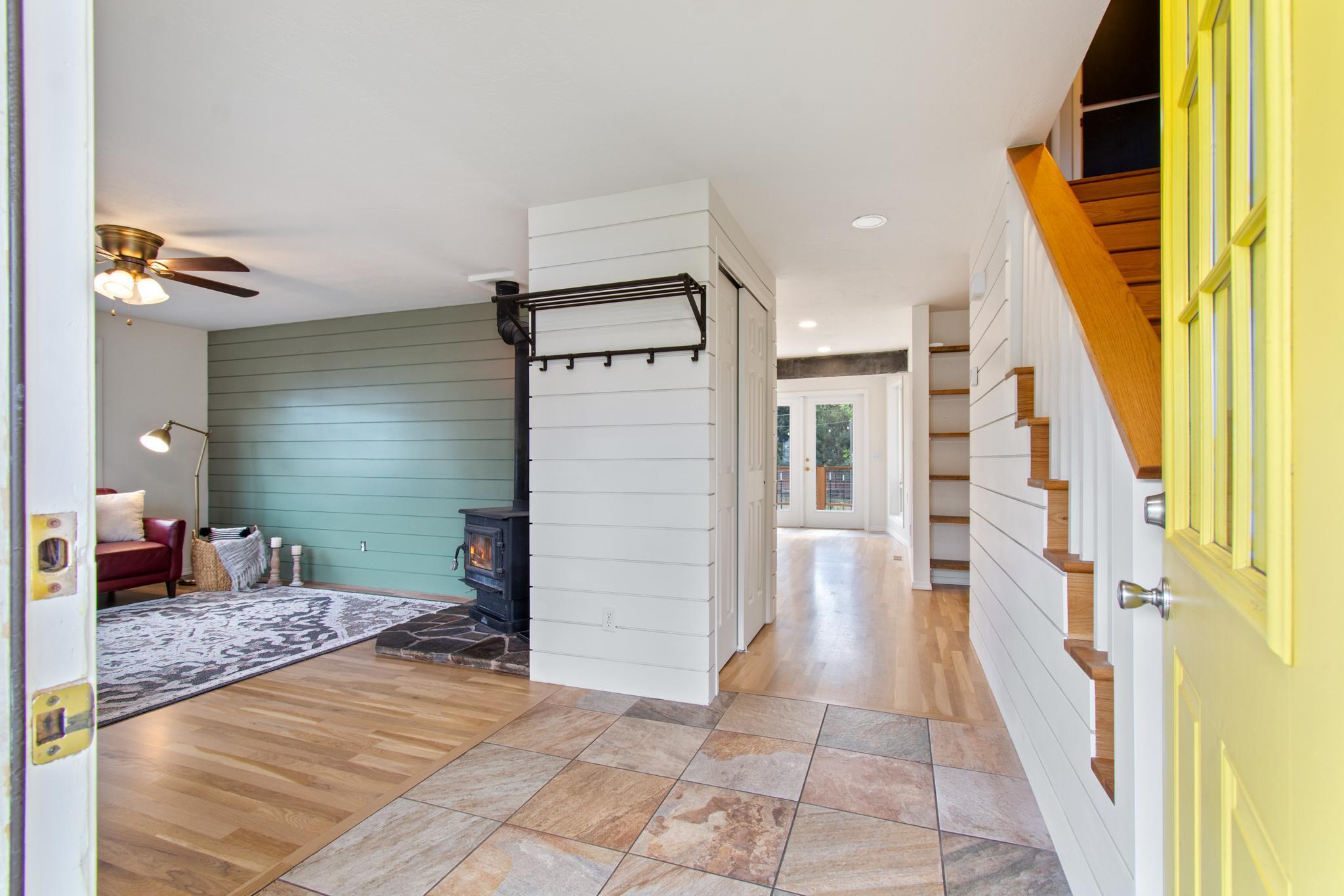 63262 Vogt Road Bend, OR 97701 - Photo 6 of 65 Main entry way
