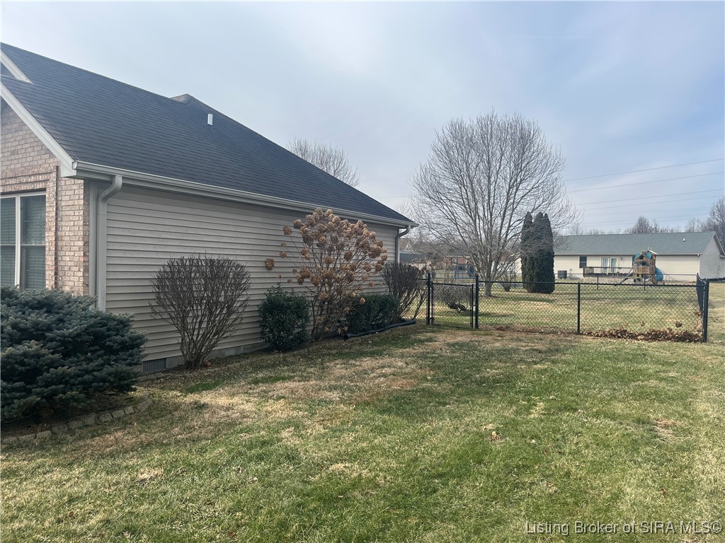 76 Country Manor Boulevard Madison, IN 47250 - Photo 3 of 24