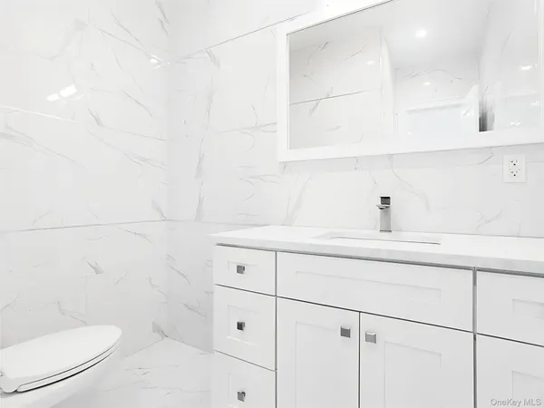 $4,800 | 56 Jackson Avenue, Unit 1, Mineola, NY 11501