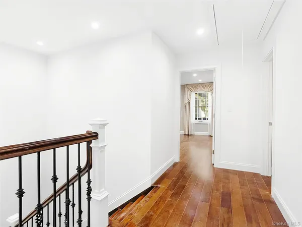 $4,800 | 56 Jackson Avenue, Unit 1, Mineola, NY 11501