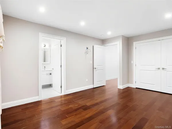 $4,800 | 56 Jackson Avenue, Unit 1, Mineola, NY 11501