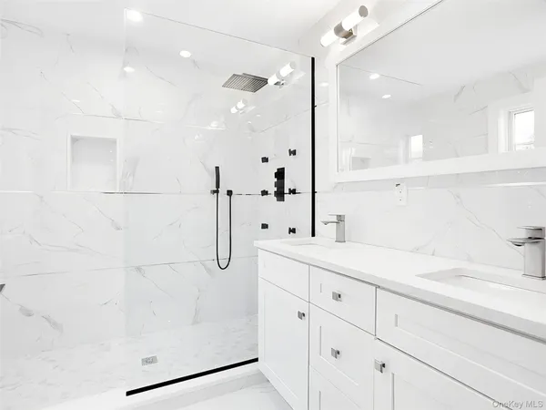 $4,800 | 56 Jackson Avenue, Unit 1, Mineola, NY 11501