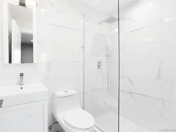 $4,800 | 56 Jackson Avenue, Unit 1, Mineola, NY 11501