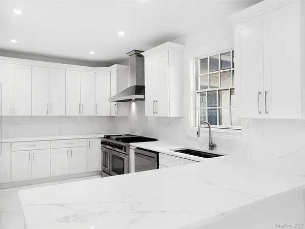 $4,800 | 56 Jackson Avenue, Unit 1, Mineola, NY 11501