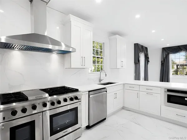 $4,800 | 56 Jackson Avenue, Unit 1, Mineola, NY 11501