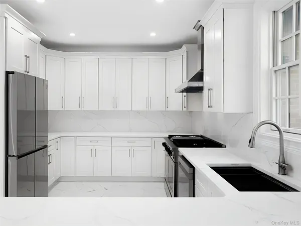 $4,800 | 56 Jackson Avenue, Unit 1, Mineola, NY 11501