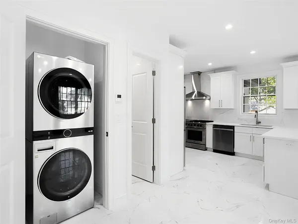 $4,800 | 56 Jackson Avenue, Unit 1, Mineola, NY 11501