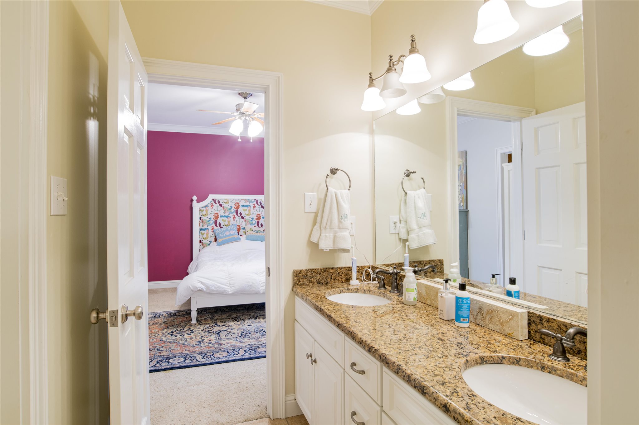 891 Grant Street Mobile, AL 36606 - Photo 20 of 26 Jack n Jill Bathroom