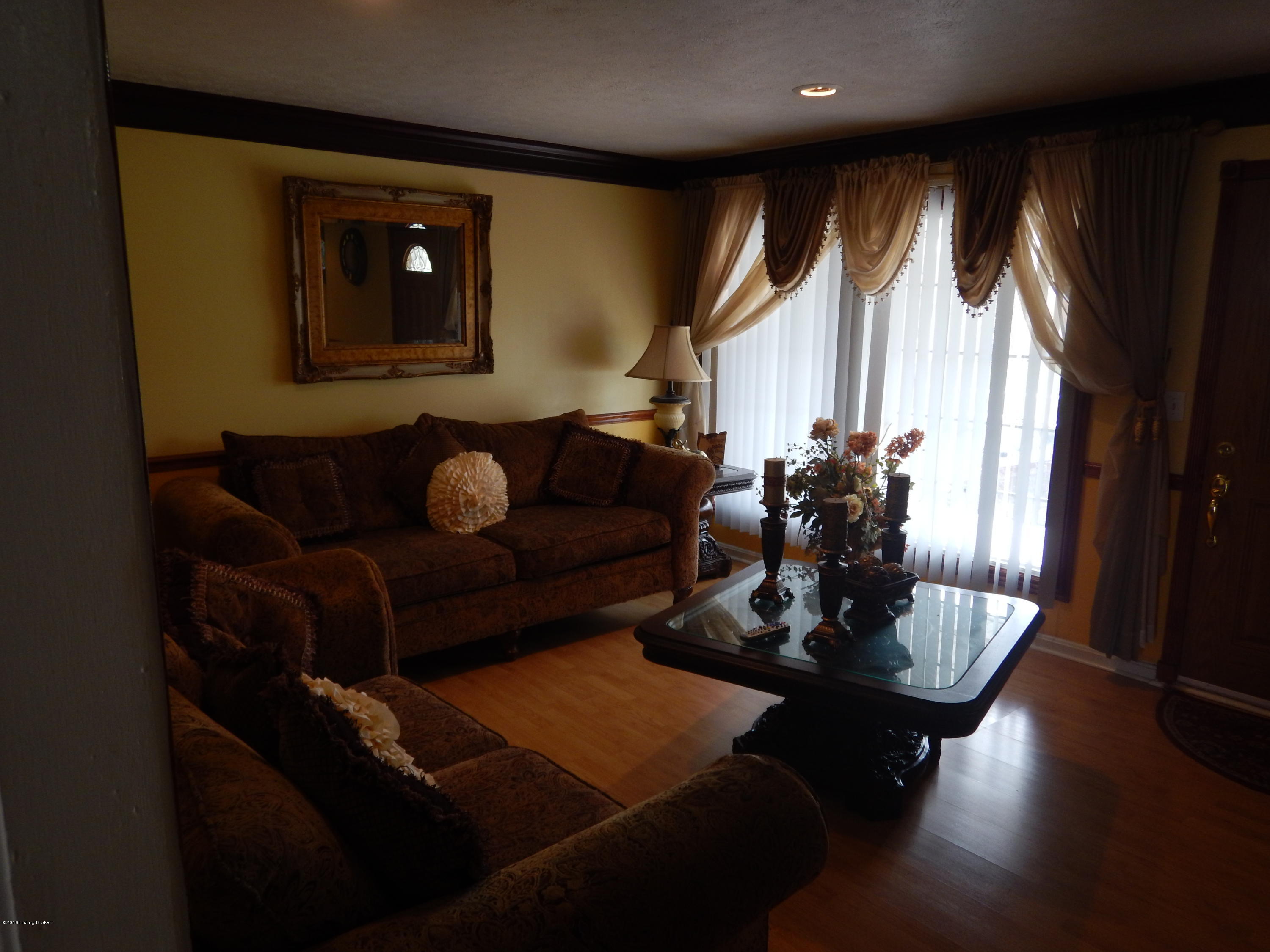 8713 Moody Road Louisville, KY 40219 - Photo 3 of 18 DSCN0794
