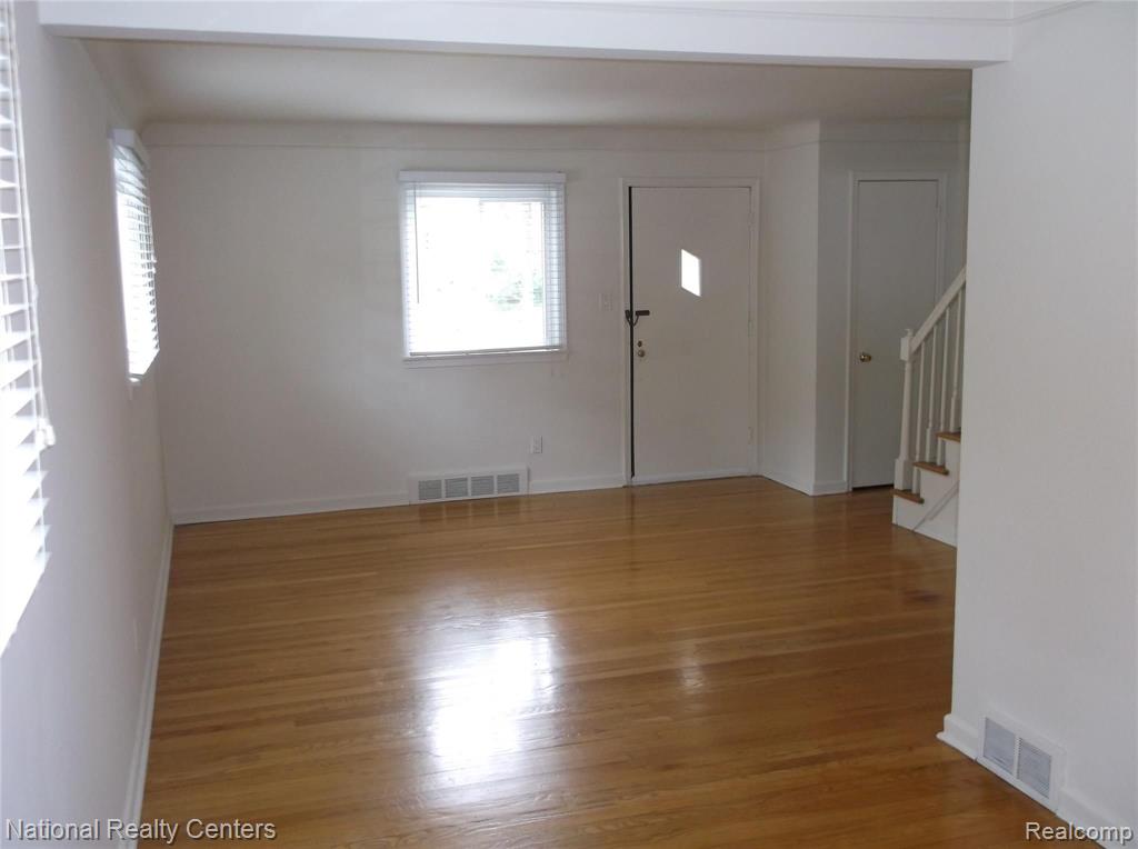 2037 East Maple Road Birmingham, MI 48009 - Photo 4 of 21