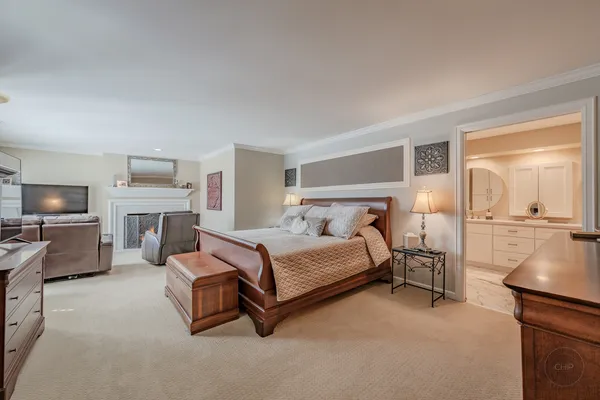 $1,035,000 | 4 Oak Brook Club Drive, Unit G205, Oak Brook, IL 60523