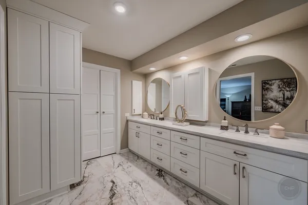 $1,035,000 | 4 Oak Brook Club Drive, Unit G205, Oak Brook, IL 60523