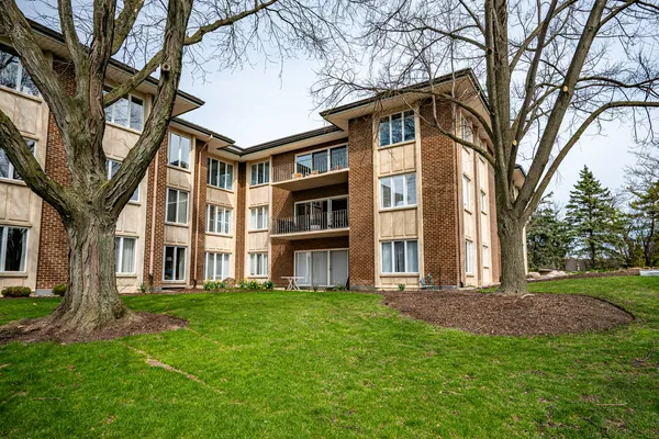 $1,035,000 | 4 Oak Brook Club Drive, Unit G205, Oak Brook, IL 60523