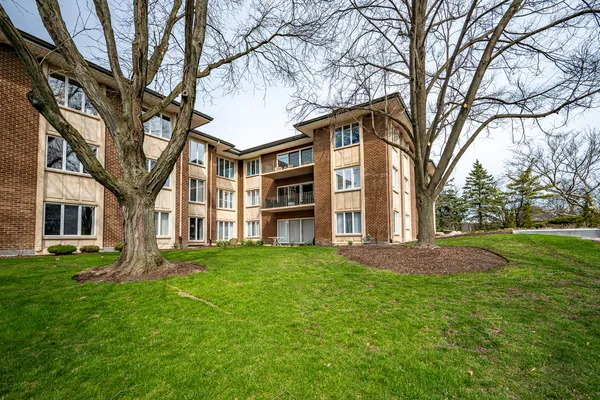 $1,035,000 | 4 Oak Brook Club Drive, Unit G205, Oak Brook, IL 60523